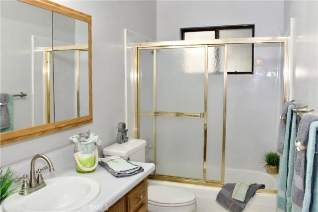 1721 Holland Avenue, Clovis, CA 93611