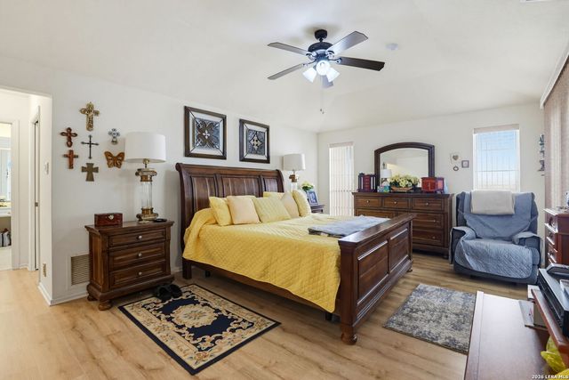 5829 NORTHGAP ST, Windcrest, TX 78239