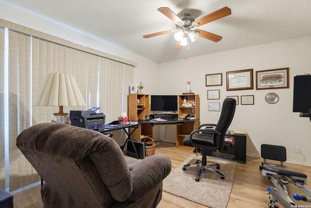 5829 NORTHGAP ST, Windcrest, TX 78239