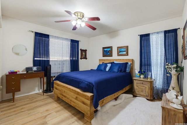 5829 NORTHGAP ST, Windcrest, TX 78239