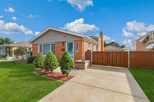 4913 W 105th Street, Oak Lawn, IL 60453