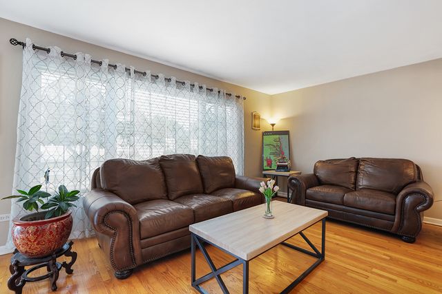 4913 W 105th Street, Oak Lawn, IL 60453