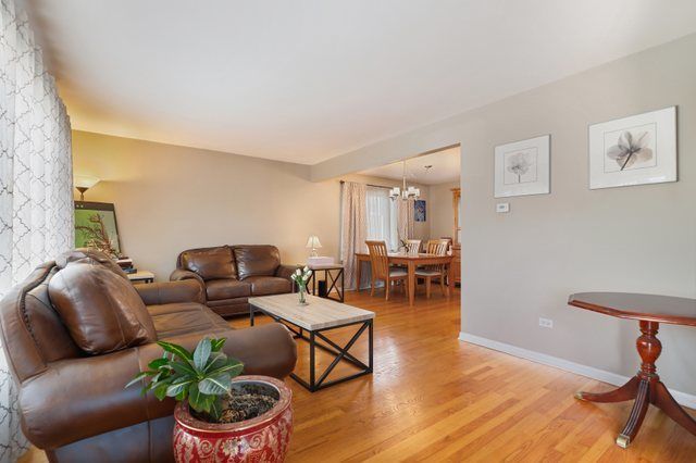 4913 W 105th Street, Oak Lawn, IL 60453