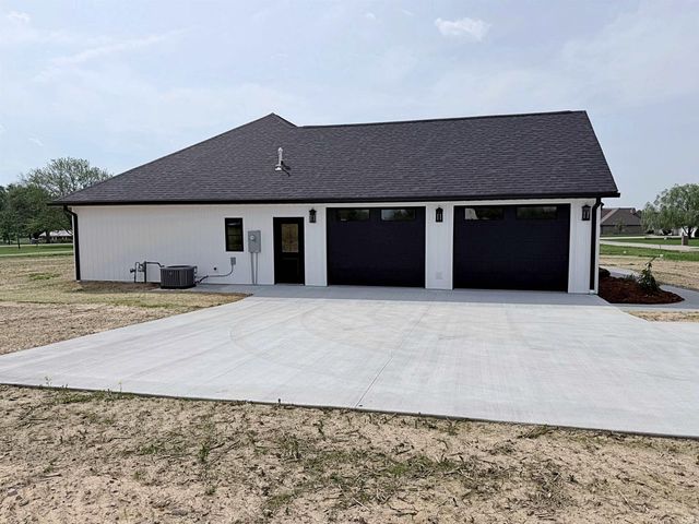 134 Garrett Avenue, Loogootee, IN 47553