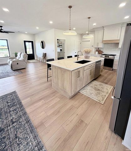 134 Garrett Avenue, Loogootee, IN 47553