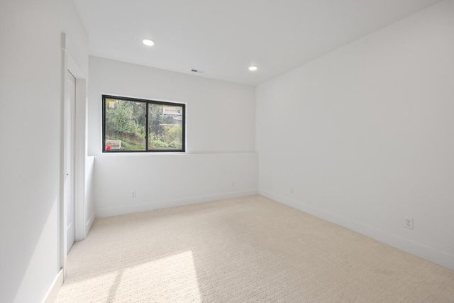3245 Midland Drive SE, Grand Rapids, MI 49546