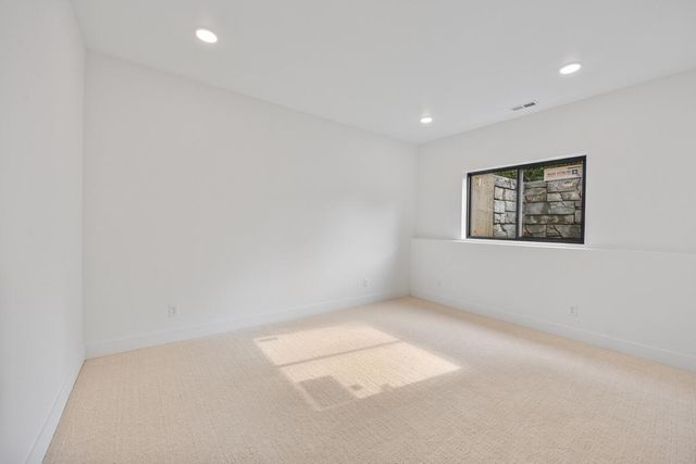 3245 Midland Drive SE, Grand Rapids, MI 49546