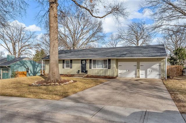 7609 Russell Road, Prairie Village, KS 66204