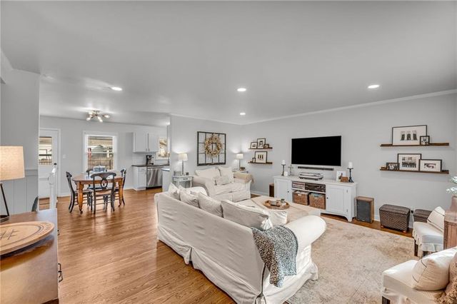 7609 Russell Road, Prairie Village, KS 66204