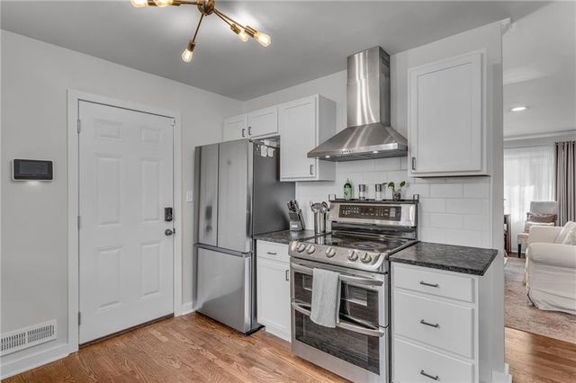 7609 Russell Road, Prairie Village, KS 66204