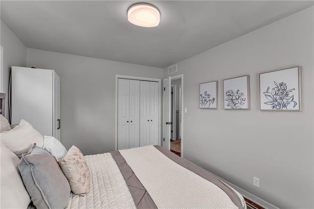 7609 Russell Road, Prairie Village, KS 66204