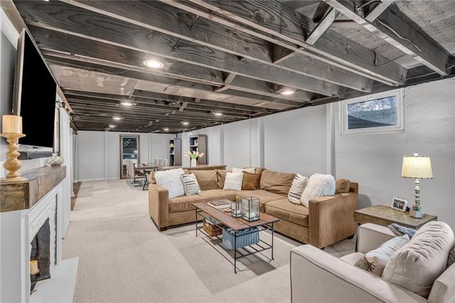 7609 Russell Road, Prairie Village, KS 66204