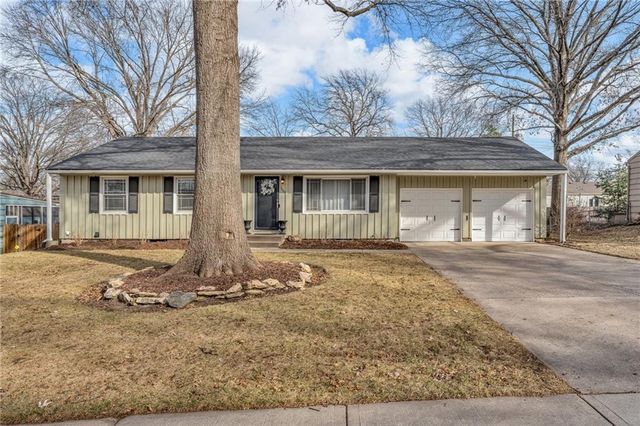 7609 Russell Road, Prairie Village, KS 66204