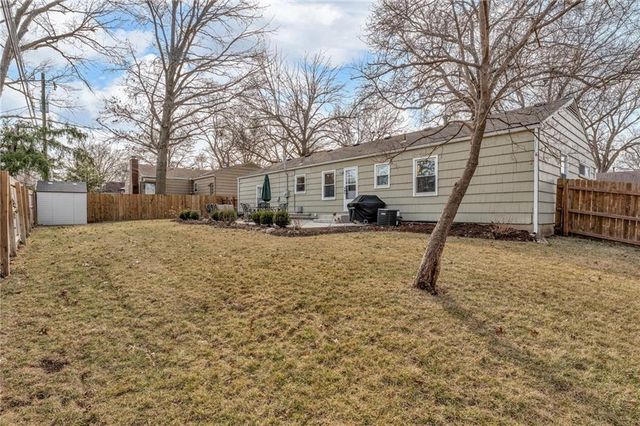 7609 Russell Road, Prairie Village, KS 66204