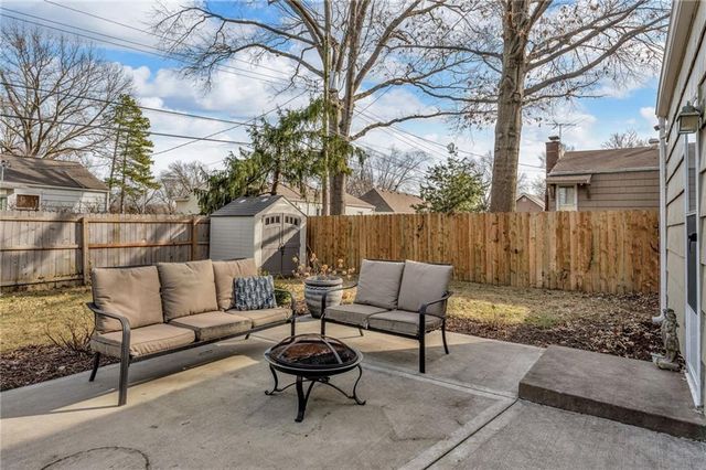 7609 Russell Road, Prairie Village, KS 66204