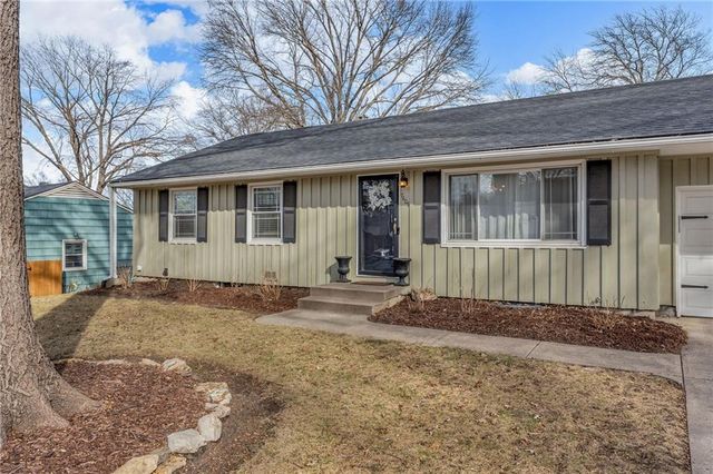 7609 Russell Road, Prairie Village, KS 66204