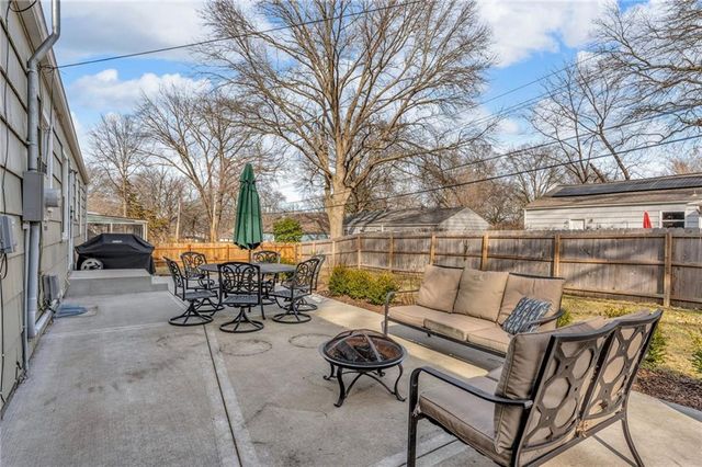 7609 Russell Road, Prairie Village, KS 66204