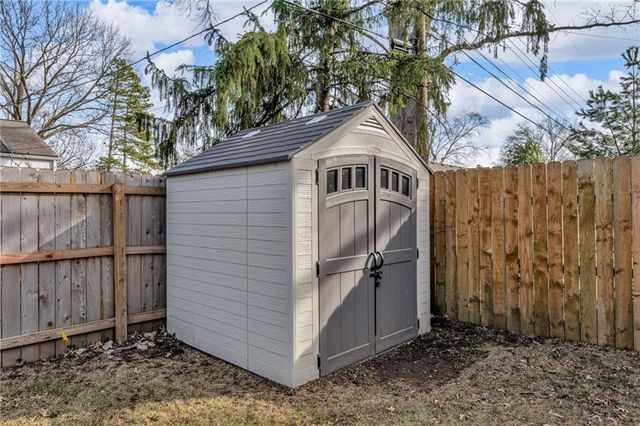 7609 Russell Road, Prairie Village, KS 66204