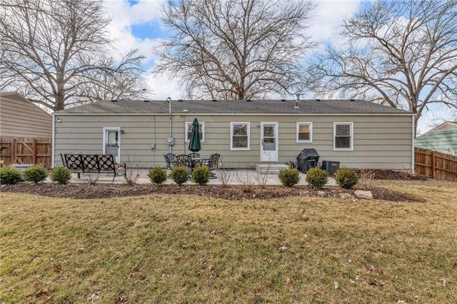 7609 Russell Road, Prairie Village, KS 66204