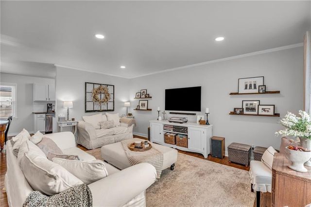 7609 Russell Road, Prairie Village, KS 66204