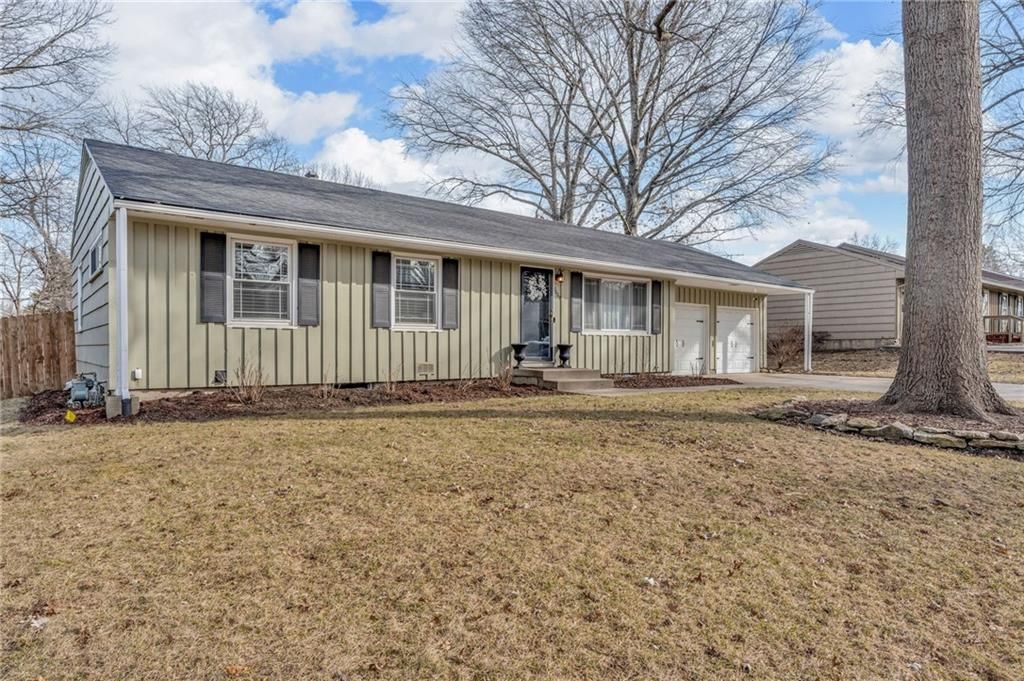 7609 Russell Road, Prairie Village, KS 66204