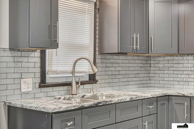 1005 N 41 Street, Lincoln, NE 68503