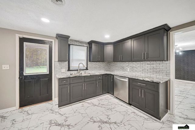 1005 N 41 Street, Lincoln, NE 68503