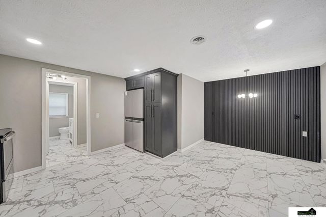 1005 N 41 Street, Lincoln, NE 68503