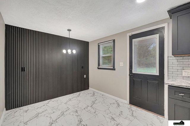 1005 N 41 Street, Lincoln, NE 68503