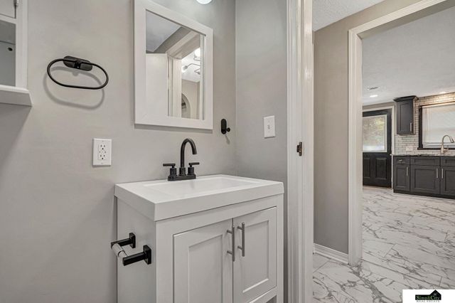 1005 N 41 Street, Lincoln, NE 68503