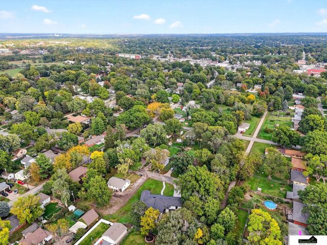 1005 N 41 Street, Lincoln, NE 68503