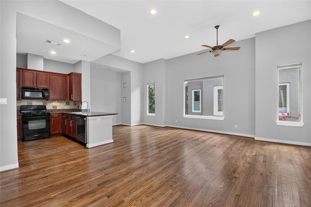 4448 Center Street, Houston, TX 77007