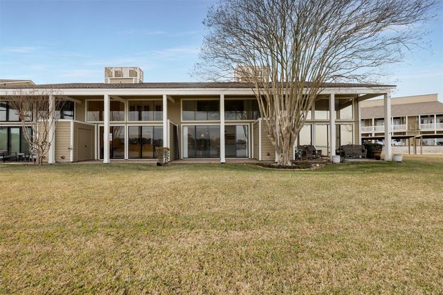 135 April Point Drive S, Conroe, TX 77356