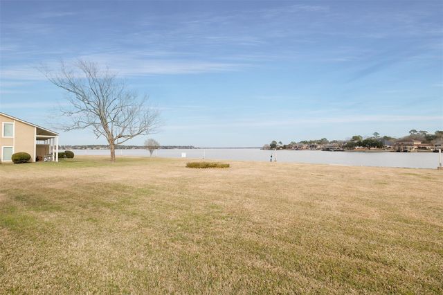 135 April Point Drive S, Conroe, TX 77356