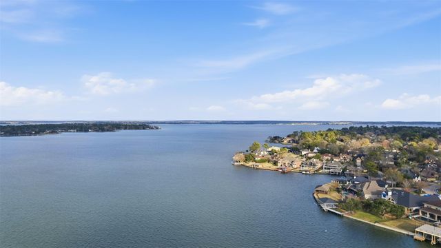 135 April Point Drive S, Conroe, TX 77356