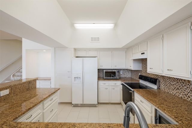 135 April Point Drive S, Conroe, TX 77356