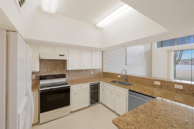 135 April Point Drive S, Conroe, TX 77356