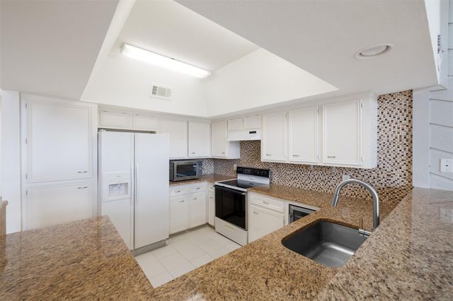 135 April Point Drive S, Conroe, TX 77356