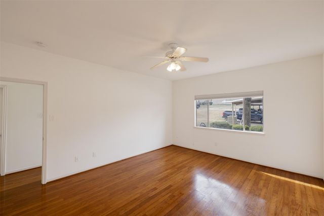 135 April Point Drive S, Conroe, TX 77356