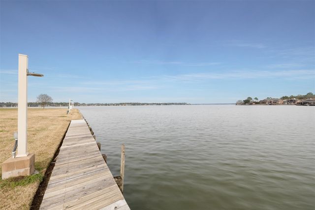 135 April Point Drive S, Conroe, TX 77356