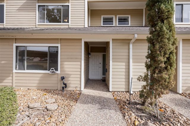 135 April Point Drive S, Conroe, TX 77356