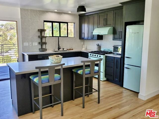 1621 Bridgeport Drive, Los Angeles, CA 90065