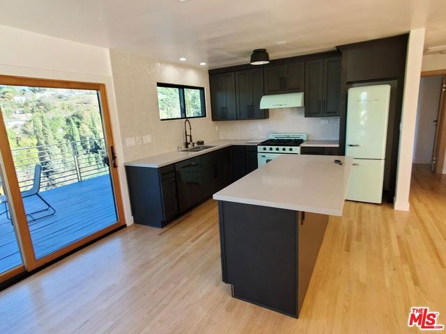 1621 Bridgeport Drive, Los Angeles, CA 90065
