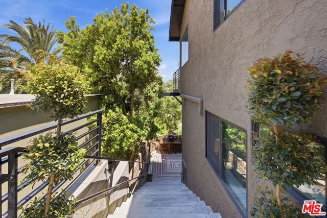1621 Bridgeport Drive, Los Angeles, CA 90065
