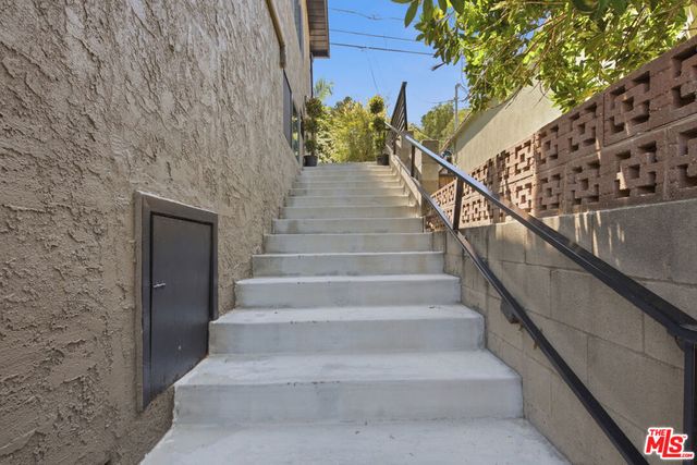 1621 Bridgeport Drive, Los Angeles, CA 90065