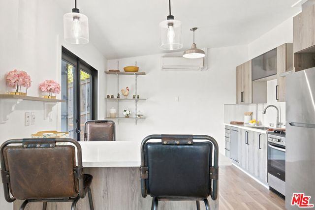 1621 Bridgeport Drive, Los Angeles, CA 90065
