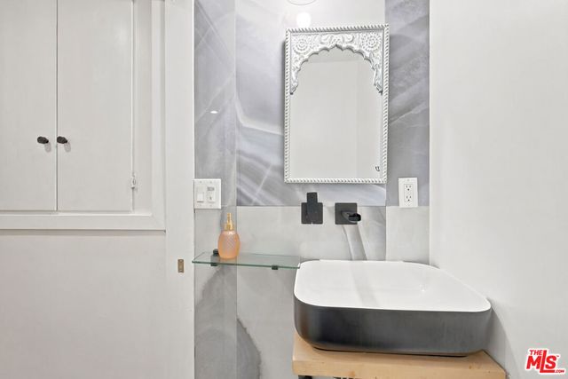 1621 Bridgeport Drive, Los Angeles, CA 90065