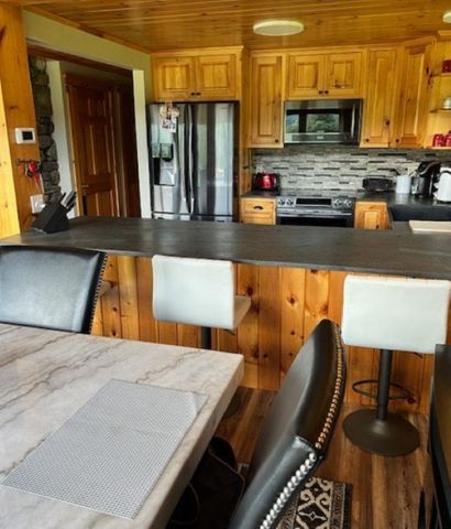 32 King's Highway, Colebrook, NH 03576