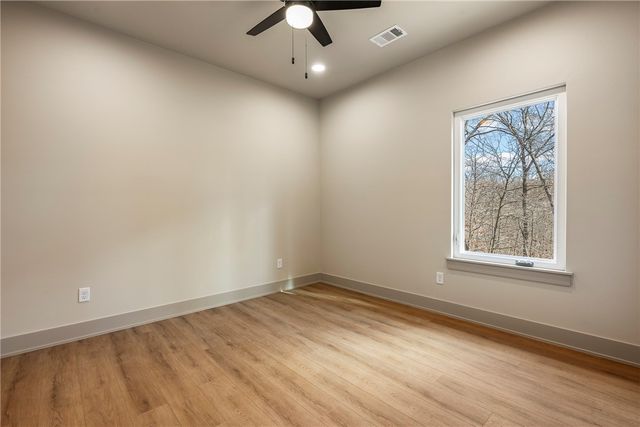 19 Carsphairn Lane, Bella Vista, AR 72715