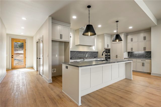 19 Carsphairn Lane, Bella Vista, AR 72715